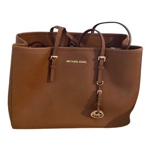 MICHAEL KORS LUGGAGE BROWN LARGE SAFFIANO LEATHER JET SET TRAVEL TOTE BAG